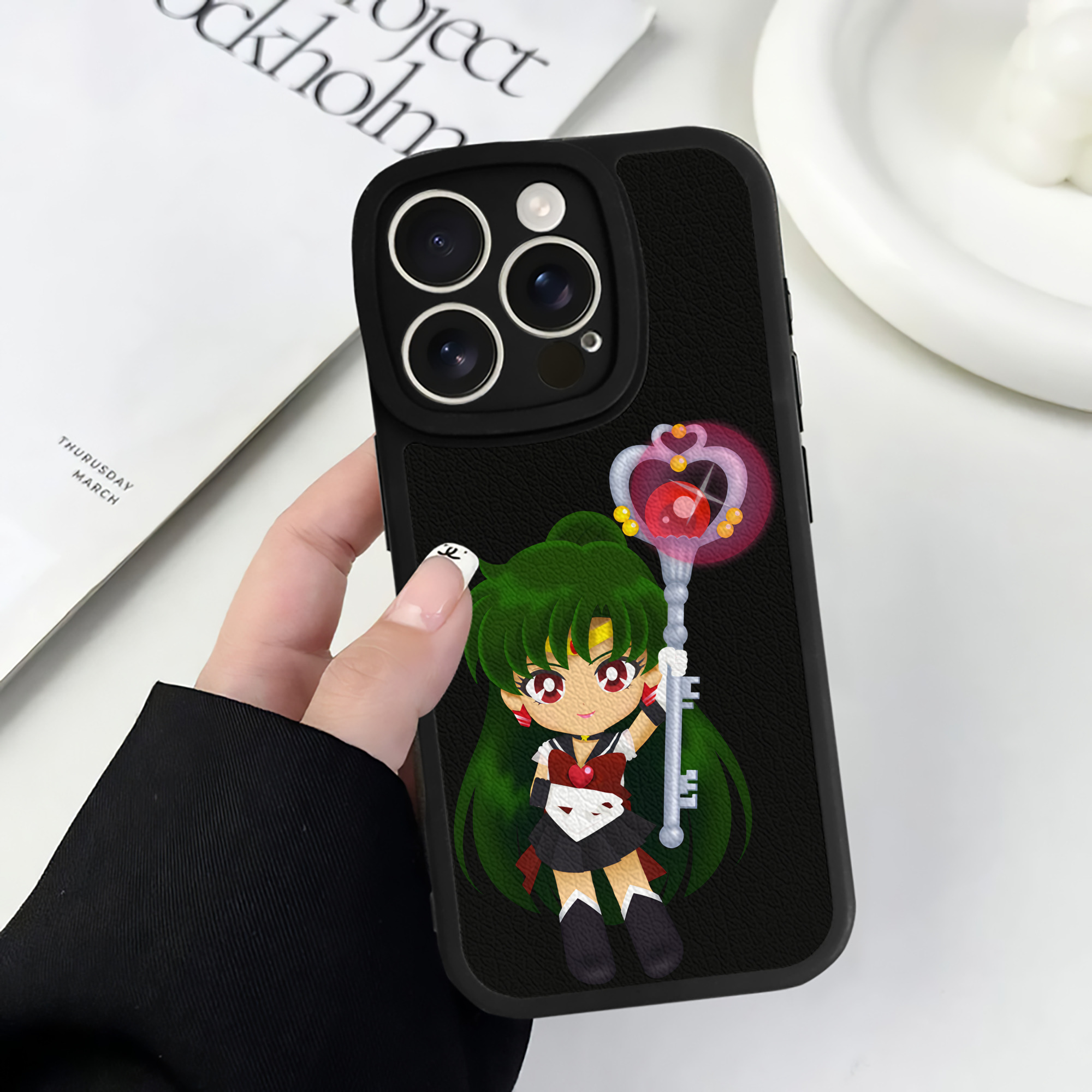 （画像用） 美少女戦士セーラームーン 冥王せつな Sailor Moon Meiou Setsuna 【iPhone 16シリーズ対応】シリコンスマホケース（レザー調） 材質：シリコン